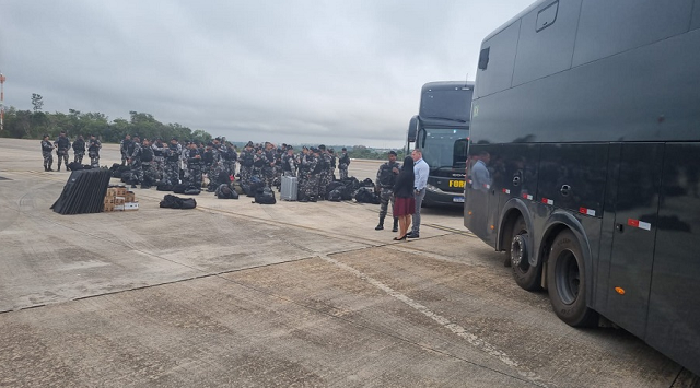 Tropa do Batalhão de Choque da Bahia desembarcou na manhã desta segunda (Foto: Divulgação/SSP)