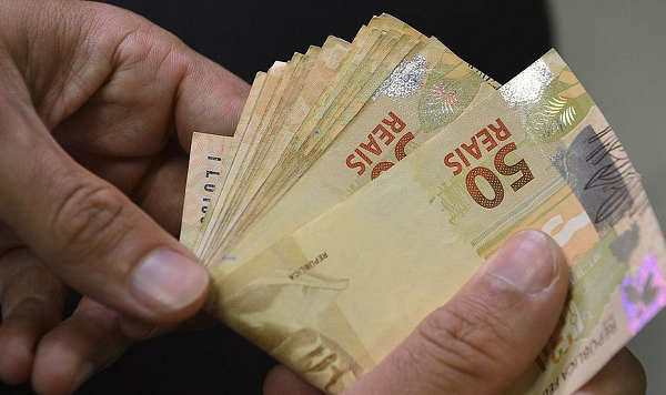 Para os demais trabalhadores, o abono salarial será liberado conforme o calendário original (Foto: Marcello Casal Jr/Agência Brasil)