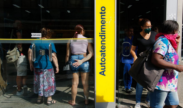 O objetivo é garantir o mínimo de 3 horas de atendimento presencial ao público (Foto: Tânia Rego/Agência Brasil)