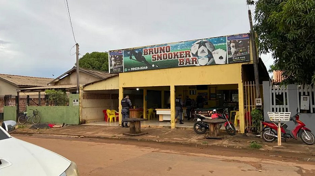 Depois da chacina, os suspeitos fugiram em uma caminhonete branca (Foto: Reprodução)