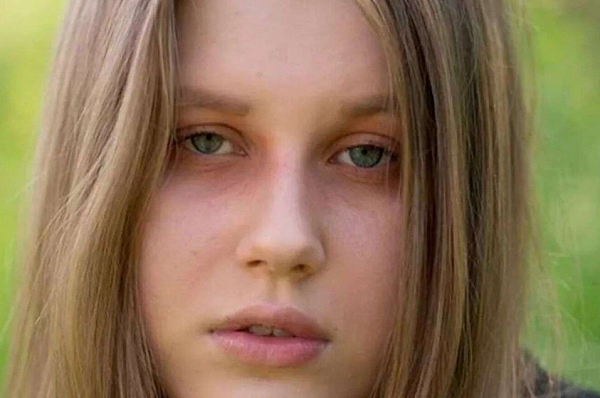 Julia Wendell se apresenta como Julia Faustyna (Foto: Reprodução/Redes Sociais)