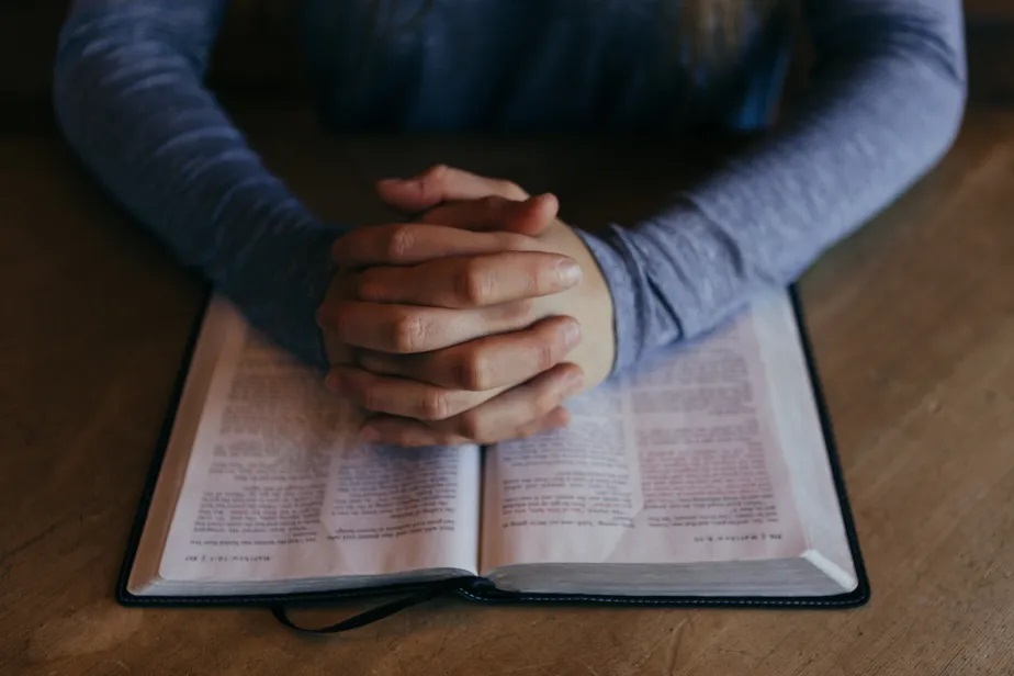 A Bíblia ajudará você a não perder anos de sua vida em coisas que não duram e não importam (Mateus 7:24-27).