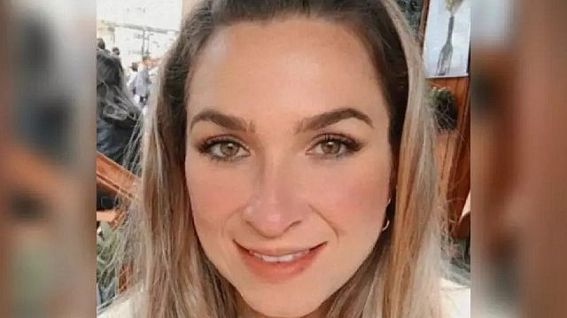 Ana Paula Guimarães Santos passava o carnaval com o marido, as filhas e amigos em um sítio quando o acidente aconteceu (Foto: Reprodução)