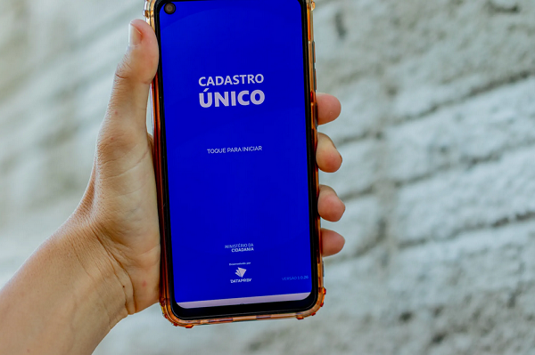 A grande vantagem desse método é que a pessoa pode ser isenta de sanções e punições por ter usado fraude ou se beneficiado de falhas no Cadastro Único (Foto: Reprodução)