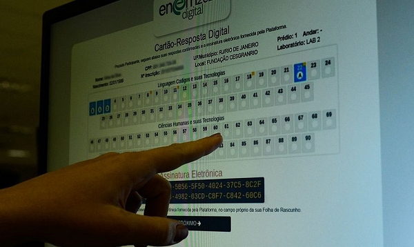 MEC deixará de realizar a edição digital do Exame Nacional do Ensino Médio (Foto: Marcello Casal Junior/Agência Brasil)