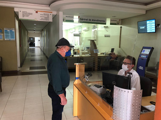 O uso deixou de ser obrigatório em hospitais e demais unidades de saúde (Foto: Reprodução)