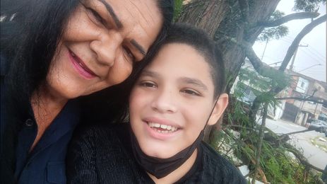  Sobreviventes contam como está a vida após a Covid, na foto, a avó Nilza Ferreira com o neto, Lucas. Foto: Arquivo pessoal