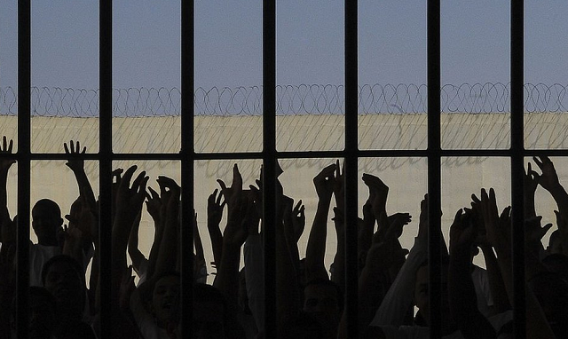 Conforme o Artigo 295, inciso VII, do CPP, pessoas com diploma de curso superior de qualquer faculdade brasileira têm direito à pressão especial, não podendo ficar em uma cela comum com os demais detentos (Foto: Reprodução)