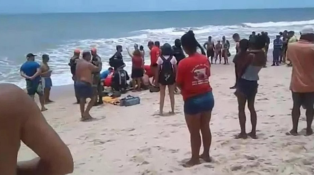 É o terceiro ataque em menos de um mês - um surfista foi mordido no dia 20 em Olinda, também na Grande Recife (Foto: Reprodução/Twitter)