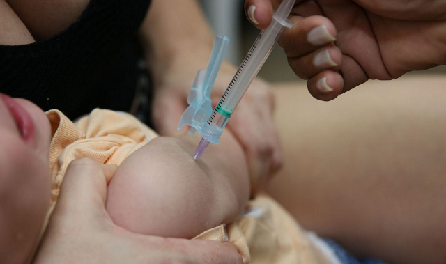 O aumento de casos de gripe ou influenza registrados nos últimos anos, de acordo com a pasta, reforça a importância da vacinação na tentativa de evitar casos graves e mortes, sobretudo em quem apresenta maior risco (Foto: Valter Campanato/Agência Brasil)