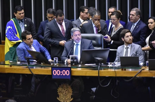 O instrumento acelera a tramitação do texto ao fazer com que ele pule as etapas das comissões (Foto: Reprodução)