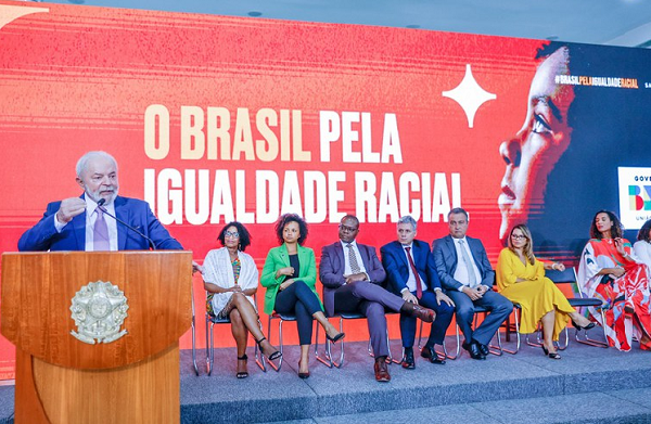 Texto determina que IBGE realize, a cada cinco anos, pesquisa para mensurar o percentual de ocupação por parte de segmentos étnicos e raciais no âmbito do setor público (Foto: Ricardo Stuckert/Presidência da República/Divulgação)