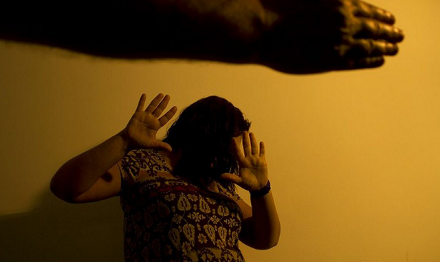 Ligue 180, serviço telefônico que orienta e encaminha denúncias de violência contra as mulheres (Foto: Marcos Santos/USP)
