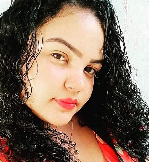 Maiara Santos da Silva, de 18 anos, foi atingida por disparos de arma de fogo (Foto: Reprodução)