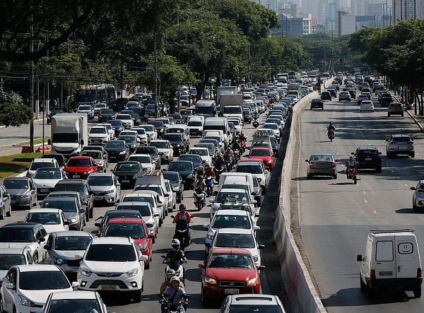 Mercado deve consumir entre 200 mil e 300 mil veículos a mais neste ano em razão das medidas anunciadas na quinta-feira pelo governo (Foto: Fernando Frazão/Agência Brasil)