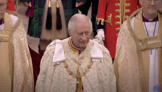 Charles III deve usar vestimentas que fizeram parte das coroações de George IV (1821), George V (1911), George VI (1937) e de sua mãe, a rainha Elizabeth II (1953) (Foto: Reprodução)