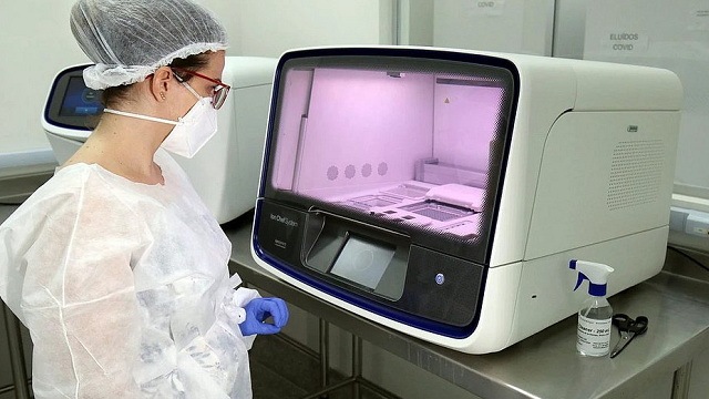 A XBB.1.16 produz sintomas semelhantes a outras subvariantes, como febre, tosse, dor de garganta e coriza (Foto: Divulgação/Sesab)