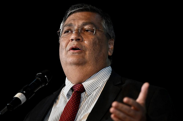 O ministro disse que espera que os postos adotem os novos valores de forma espontânea (Foto: Evaristo Sá/AFP)