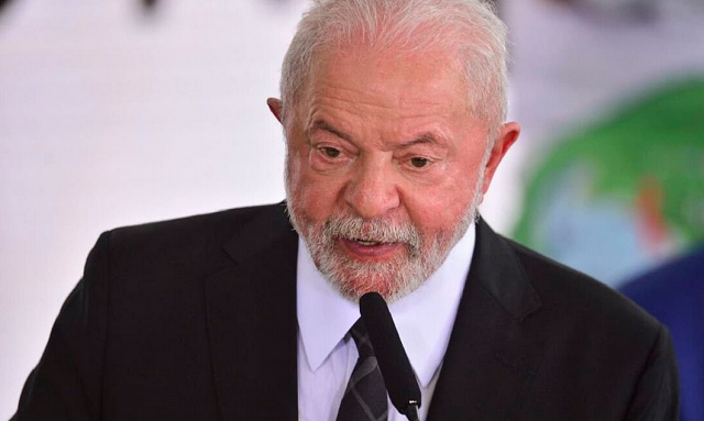 Presidente desembarcou neste domingo, em Brasília, depois de participar da coroação do rei Charles III (Foto: Marcelo Camargo/Agência Brasil)