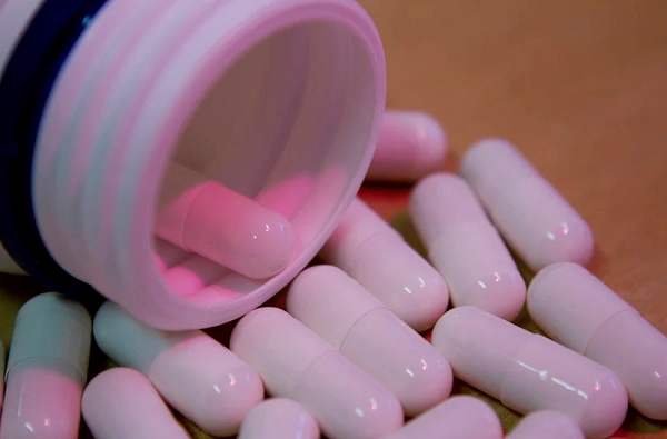 Maior parte dos pacientes com toxicidade hepática são por medicamentos, ervas, fitoterápicos e chás divulgados e vendidos pela internet (Foto: Marcos Santos/USP)
