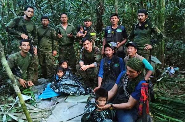 Mãe das crianças e mais dois adultos morreram no acidente, ocorrido em 1° de maio.(Foto: Forças Militares da Colômbia/Divulgação)