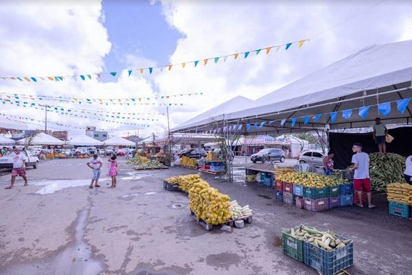 Cerca de 60 permissionários vão colocar à disposição da população, itens como: aipim, coco, massa de carimã, tapioca, diversos tipos de bolos e licor (Foto: Josue Silva/Ascom PMC)