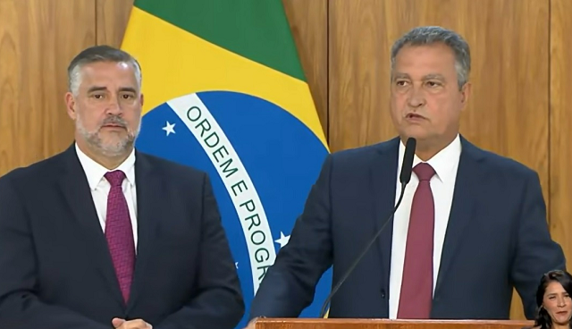 O secretário de Comunicação, Paulo Pimenta, e o ministro da Casa Civil, Rui Costa (Foto: Reprodução/TV Brasil)