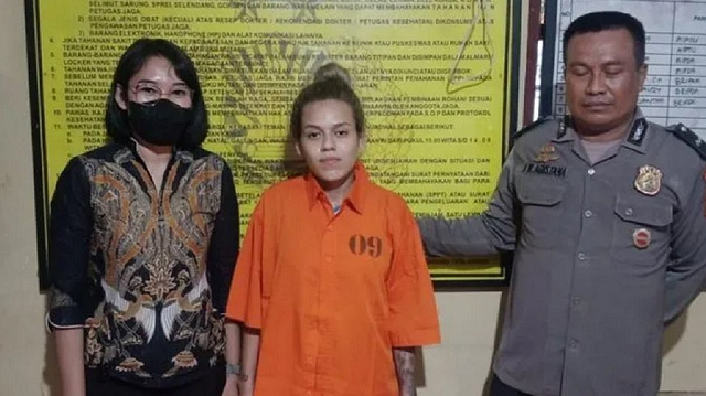 Manuela Vitória de Araújo Farias escapou da pena de morte, sentença prevista pelas leis do país (Foto: Divulgação)