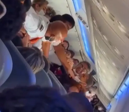 Briga em avião que estava em Salvador causou atraso de voo (Foto: Reprodução/Redes Sociais)