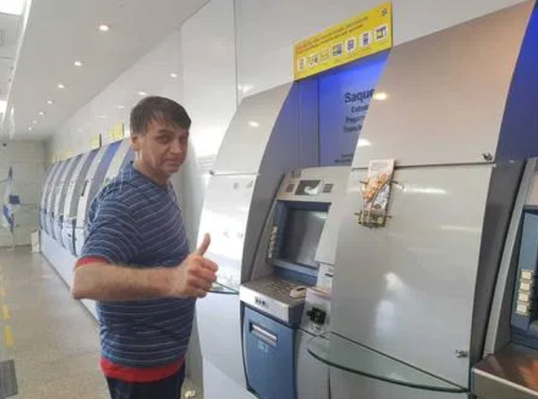Bolsonaro em agência do Banco do Brasil, durante a campanha eleitoral de 2018 (Foto: Divulgação)