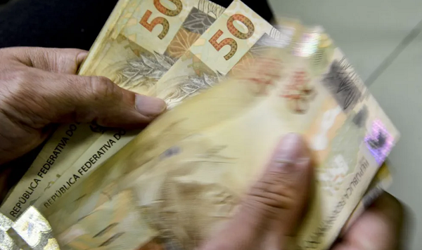 Pago a cada dois meses, Auxílio Gás será credito em fevereiro (Foto: Marcello Casal/Agencia Brasil)