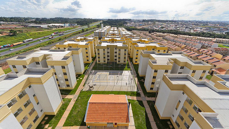 Entre as novidades do programa está a possibilidade de financiamento de imóveis no valor de até R$ 350 mil, para famílias da faixa 3, com renda de até R$ 8 mil. Antes, o valor máximo para essa faixa era de R$ 264 mil - Foto: Reproduçãio