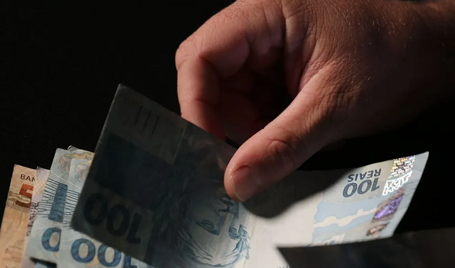 Programa Desenrola beneficia quem tem renda entre R$ 2.640 e R$ 20 mil/mês (Foto: José Cruz/Agência Brasil)