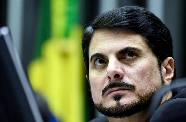 O senador Marcos do Val (Podemos-ES) vai prestar um novo depoimento à Polícia Federal por trama golpista (Foto: Geraldo Magela/Agência Senado)