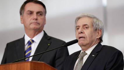Qual é mesmo sua opinião sobre presidente da República desonesto, General Heleno? O Jair Bolsonaro quer saber.