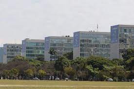 Cada unidade deverá adotar um plano de entrega, que deverá ser monitorado por seus chefes - Modelo para servidores federais será substituído por controle de produtividade - Foto: Fabio Rodigues Pozzebom - Agência Brasil