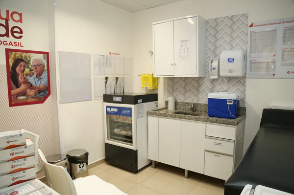 Estabelecimentos não podem realizar punção venosa ou arterial, nem enviar amostras coletadas na unidade para outro lugar (laboratório) (Foto: Denisse Salazar/Ag. A TARDE)