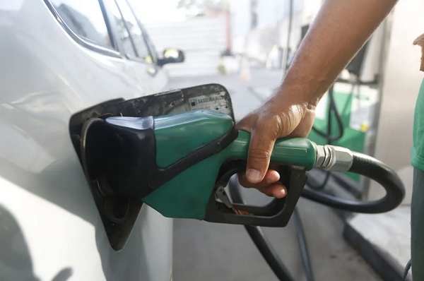 O valor médio de revenda gasolina comum foi de R$ 5,52 e do etanol de R$ 3,62 entre julho e agosto (Foto: Olga Leiria/Ag. A Tarde)