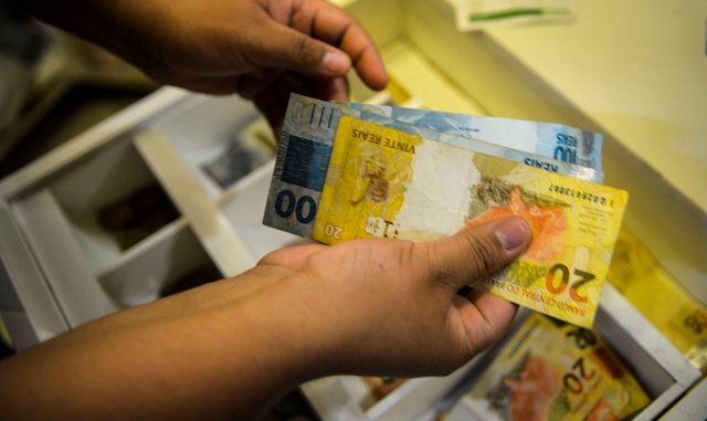 De 400 mil pessoas que restam para receber o valor, 140 mil são os herdeiros de pessoas que entraram com o processo e faleceram (Foto: Reprodução)