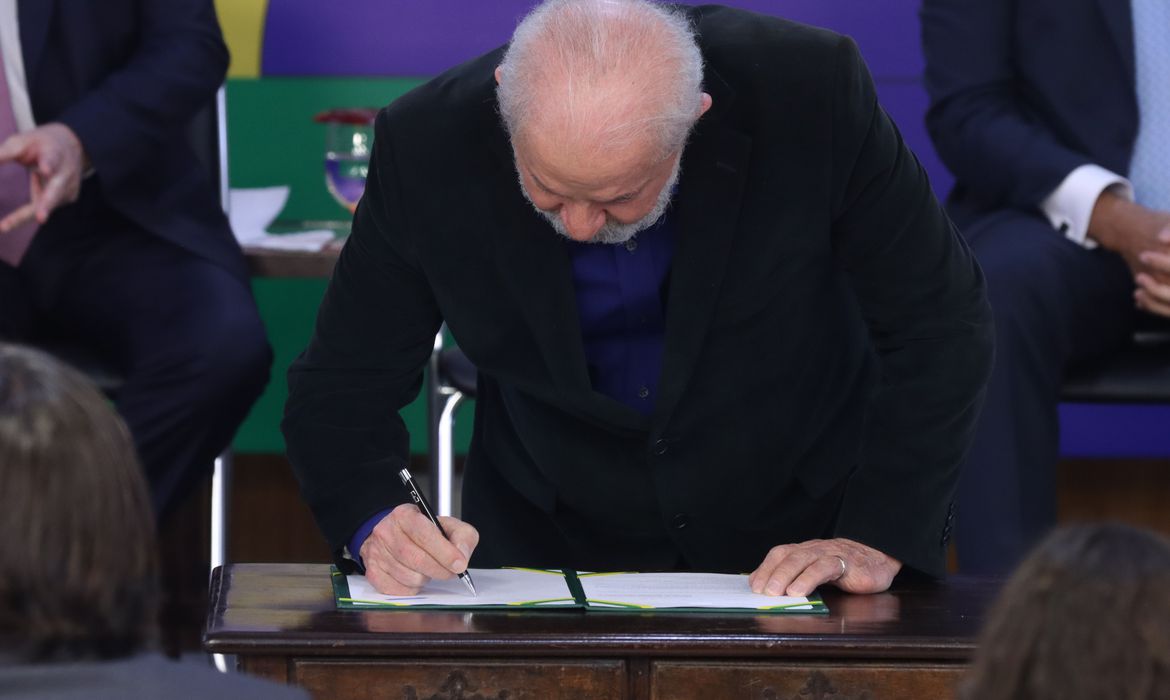A previsão da área econômica é arrecadar R$ 24 bilhões entre 2023 e 2026. - Foto: Walter Campanato / Agencia Brasil