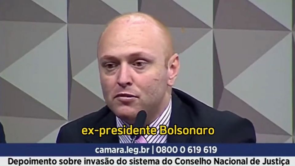 Delgatti incrimina Bolsonaro na CPMI: ao responder perguntas do deputado Pastor Vieira, hacker não vacilou e responsabilizou ex-presidente em ao menos sete vezes seguidas - Foto: Reprodução de Vídeo