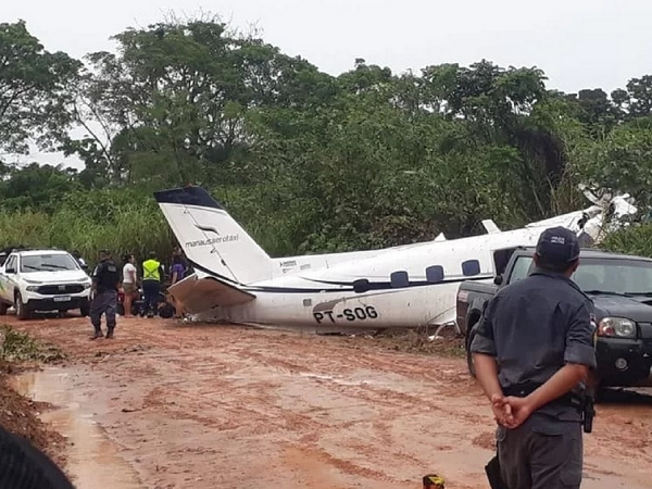 Além do piloto e copiloto, a aeronave do modelo Bandeirante levava 12 turistas americanos a bordo (Foto: Reprodução)