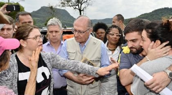 Vice-presidente Geraldo Alckmin e ministros do governo Lula visitam áreas afetadas pelo ciclone no RS (Foto: Cadu Gomes/VPR)