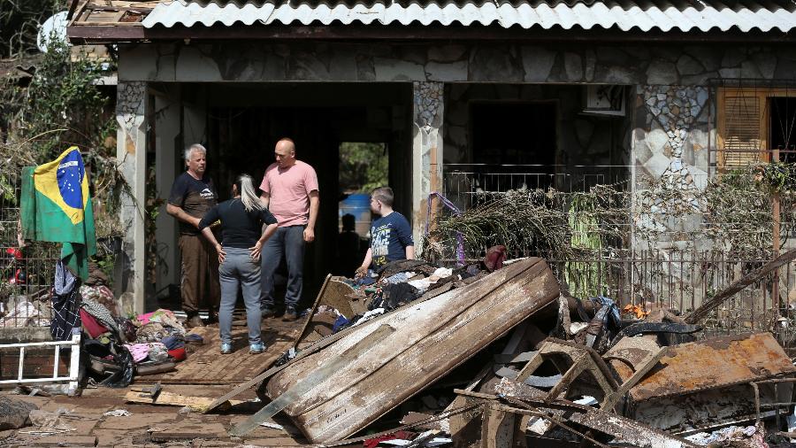 Na gestão Bolsonaro, o ex-presidente cortou quase toda verba para Defesa Civil e Combate a Prevenção de Desastres - Imagem: Diego Vara - Reuters