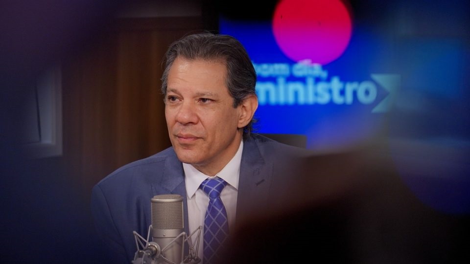 Ministro da Fazenda ainda sinalizou apoio à lei que padroniza a realização de concursos públicos. Fernando Haddad afirma que votar esse tipo de proposta já é parte de uma reforma do Estado