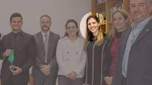 Servidor da Justiça Federal do PR falou à Fórum sobre Flávia Maceno, a ex-chefe da secretaria de Sergio Moro na 13ª Vara de Curitiba. Levada para Brasília, o ex-juiz a mantém 'isolada' - Na foto, integrantes da Justiça Federal do Paraná, com Flávia Maceno em destaque. Redes sociais - Reprodução