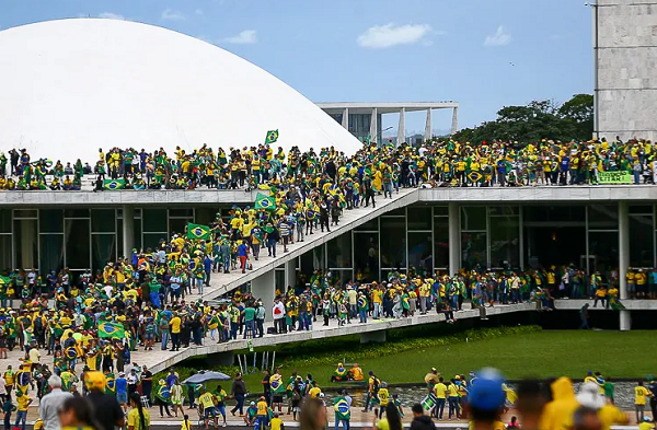 Apoiadores do governo Bolsonaro invadem e depredam prédios dos Três Poderes (Foto: Marcelo Carmargo/Agência Brasil)