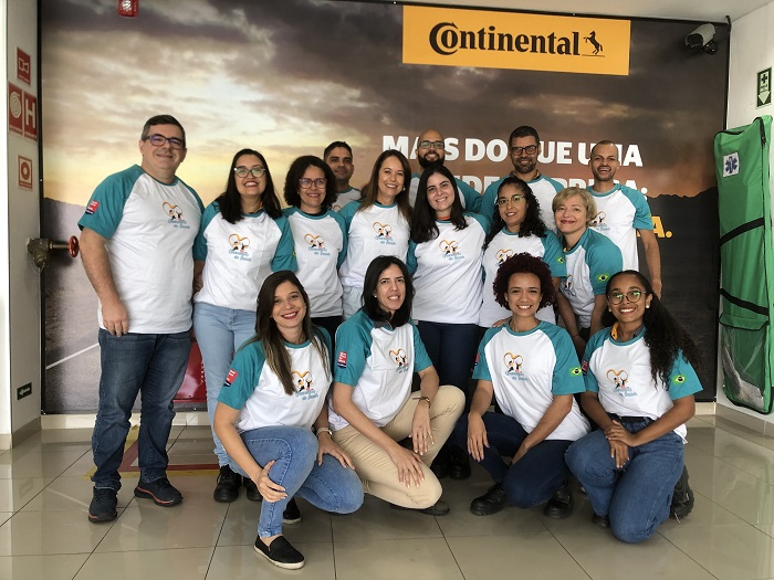 Guardiões da Saúde da Continental Pneus. Na imagem, o médico do Trabalho da empresa, Charles Andrade (primeiro, da esquerda para a direita) Foto: Divulgação