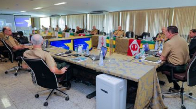 Hamilton Mourão, então vice-presidente, em reunião com o Alto Comando Militar em 2021 (Foto: Romério Cunha/VP)