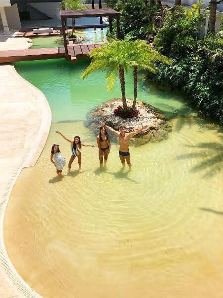 Piscina, incomum, da casa de Faro, avaliada em R$ 15 milhões: 'Eu mesmo limpo. Não vou pagar isso nunca, tá doido?. Foto: Redes Sociais